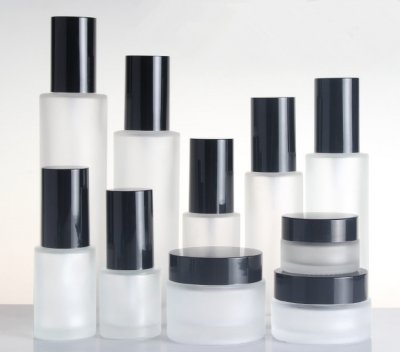 Bright black cover black pump head cosmetic spray bottle